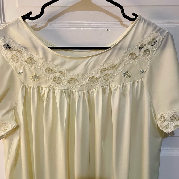 Vintage Shadowline Butter Yellow Nightie with Embroidered Details, Size Medium - Picture 2 of 7